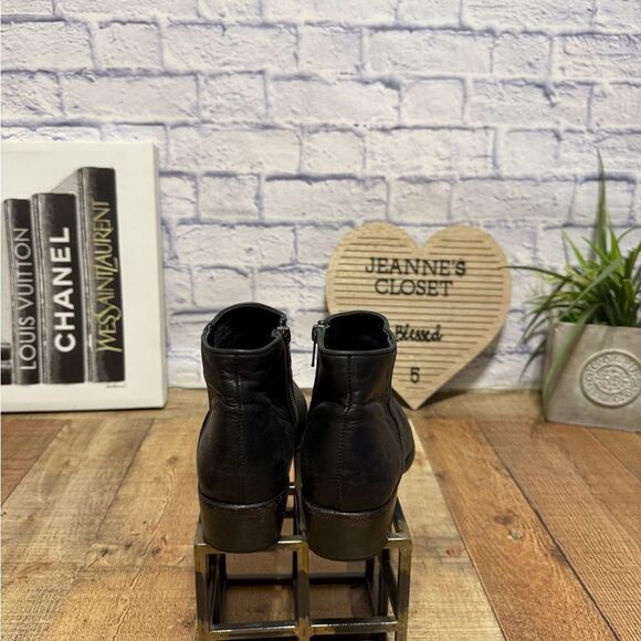 FRYE
CARSON PIPING BOOTIE size 8.5 M Black leather - Picture 10 of 13